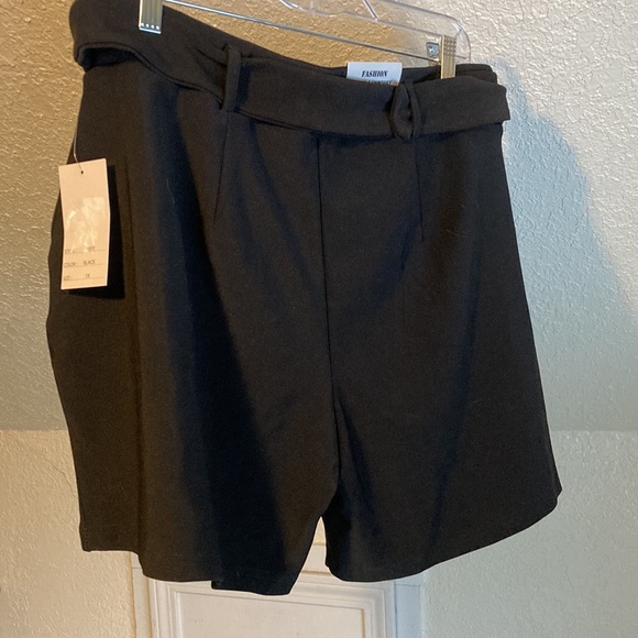 Moral Society women’s shorts - Picture 2 of 9